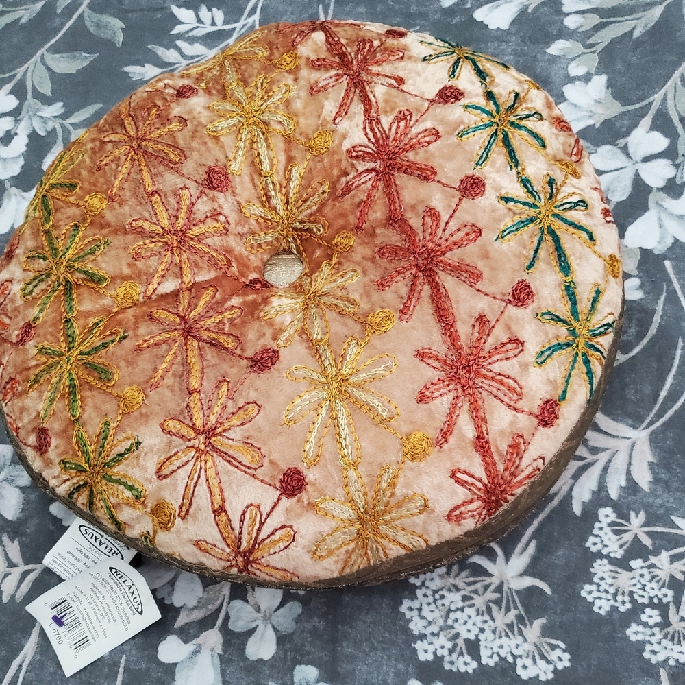 RELAXUS Meditation Cushion.